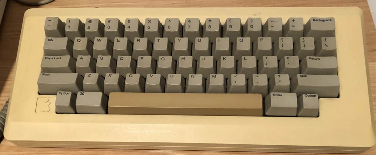 Apple純正キーボードマニア？！｜アラン藤島