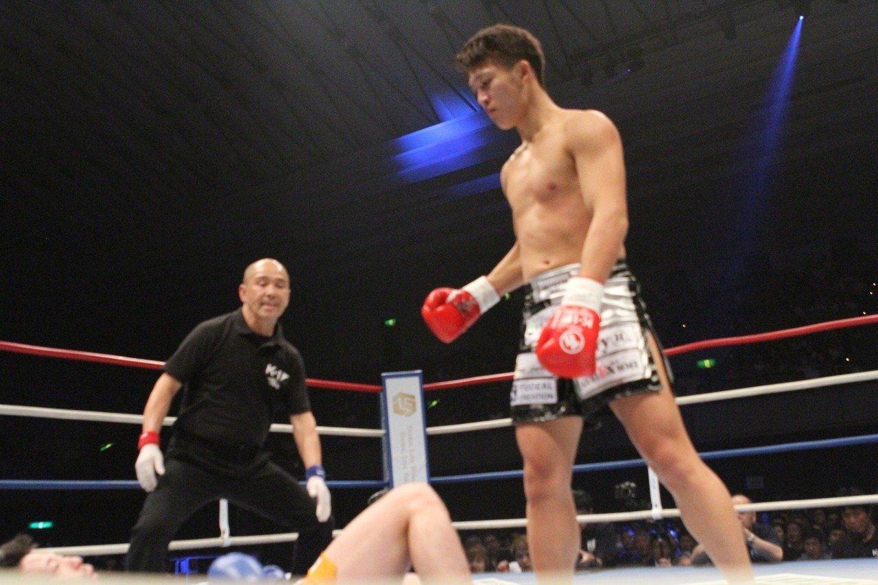 武尊k-1タイトルマッチ記念置き時計単行本セット thumb001.png?height=720&