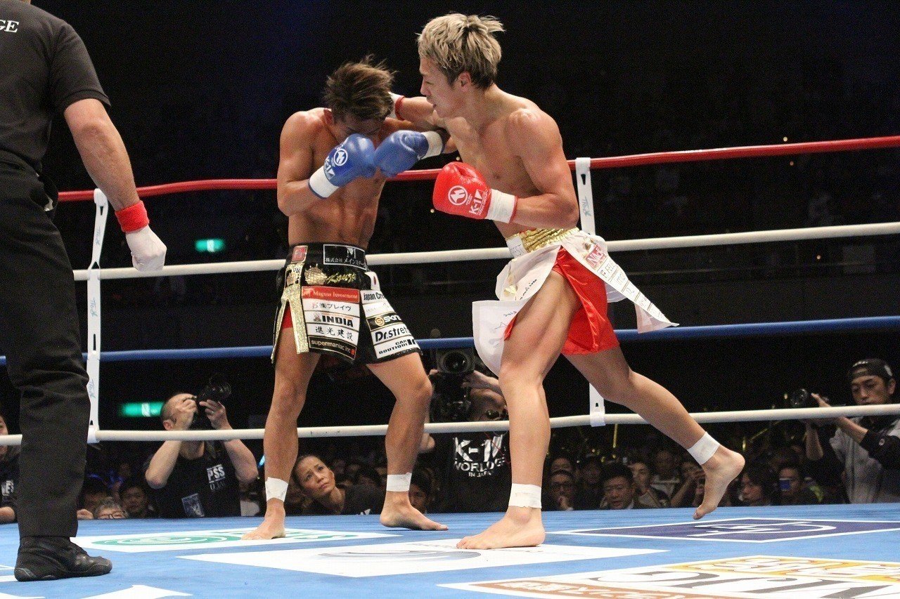 武尊k-1タイトルマッチ記念置き時計単行本セット HATTRICK（ハットトリック）-選手の想いをファンへ届ける公式