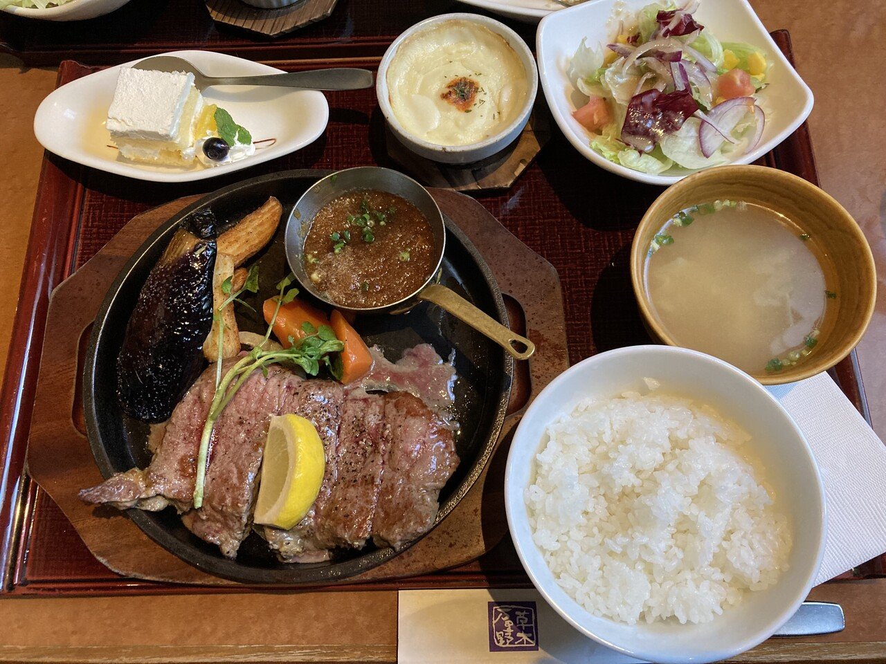 10 11のランチ 佐野市鎧塚町 草木万里野 ステーキランチ180g サーロインにサラダ グラタン ご飯 スープ デザート付きのセット ご飯 もモリモリでお腹いっぱいになりました すてっぷ Note