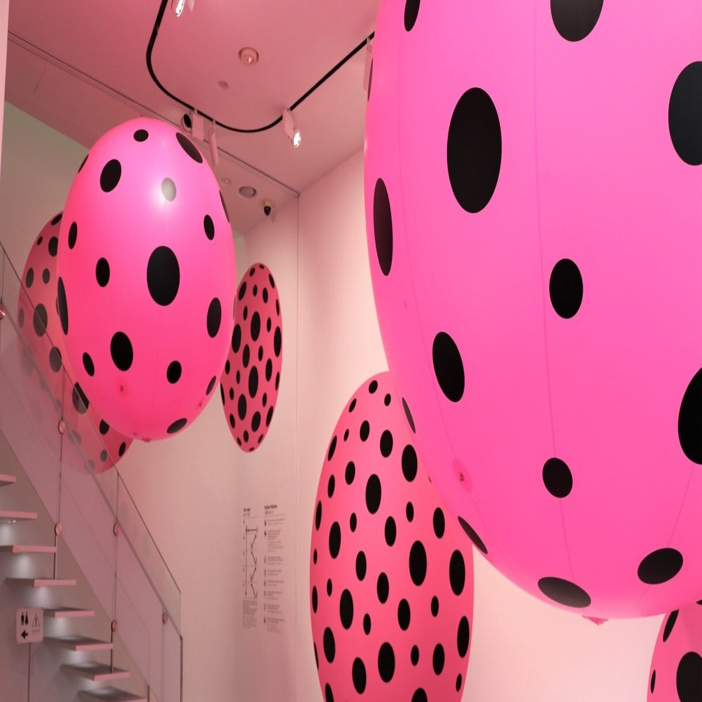 草間彌生美術館「毎日愛について祈っている」-ガラスケースの中の[永遠