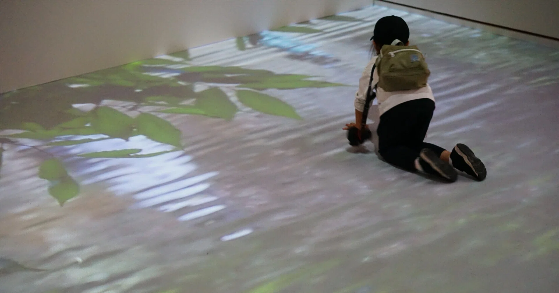 アート・デザイン・音楽 Rinko kawauchi Exhibition Review: Rinko Kawauchi: M/E On the Sphere, Endless
