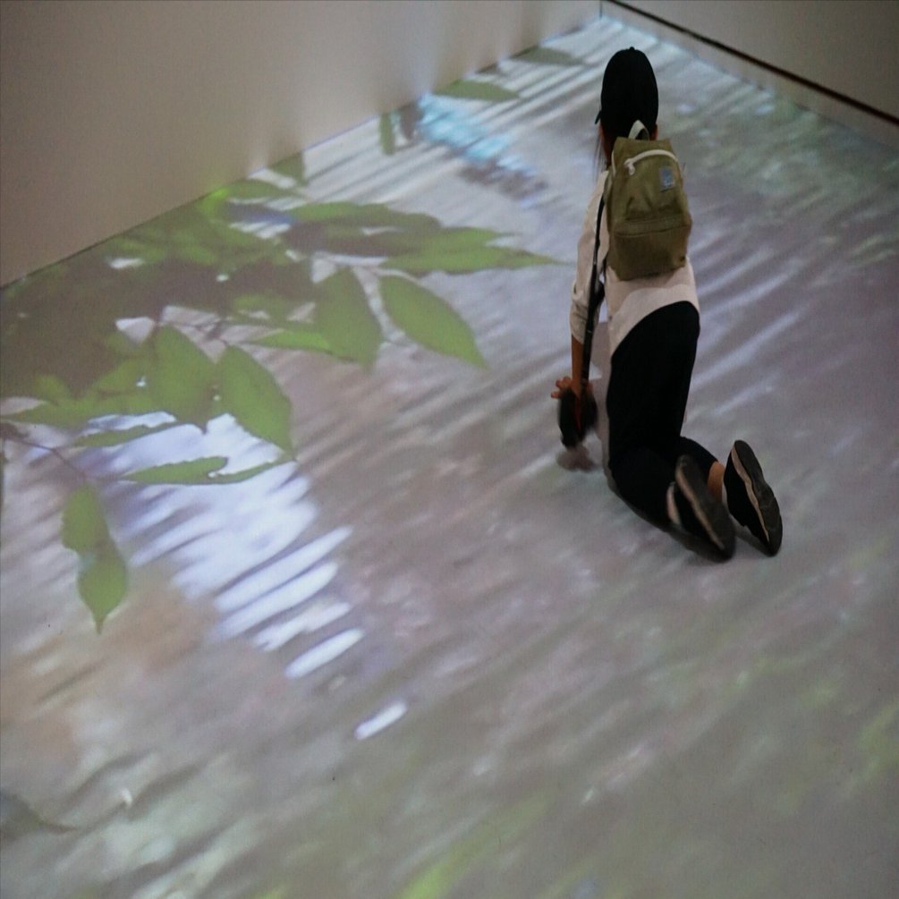 展覧会レビュー：川内倫子：M/E 球体の上 無限の連なり＠東京オペラ