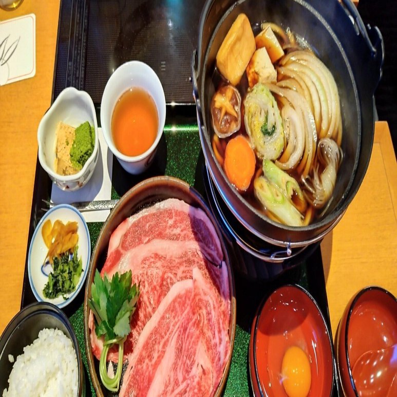 うどんすき」で有名な『美々卯 なんば店』で「牛すき鍋セット」を