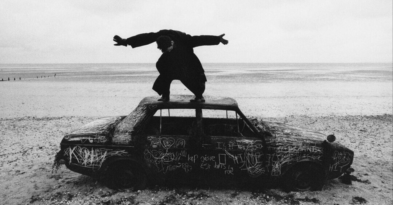 The 1975 「Being Funny In A Foreign Language」:モノクロの「New Era