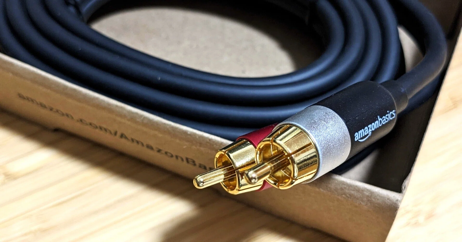 AmazonベーシックのRCAケーブルを購入。太くて安心感あり #音響機器 AmazonベーシックのRCAケーブルを購入。太くて安心感あり #音響機器