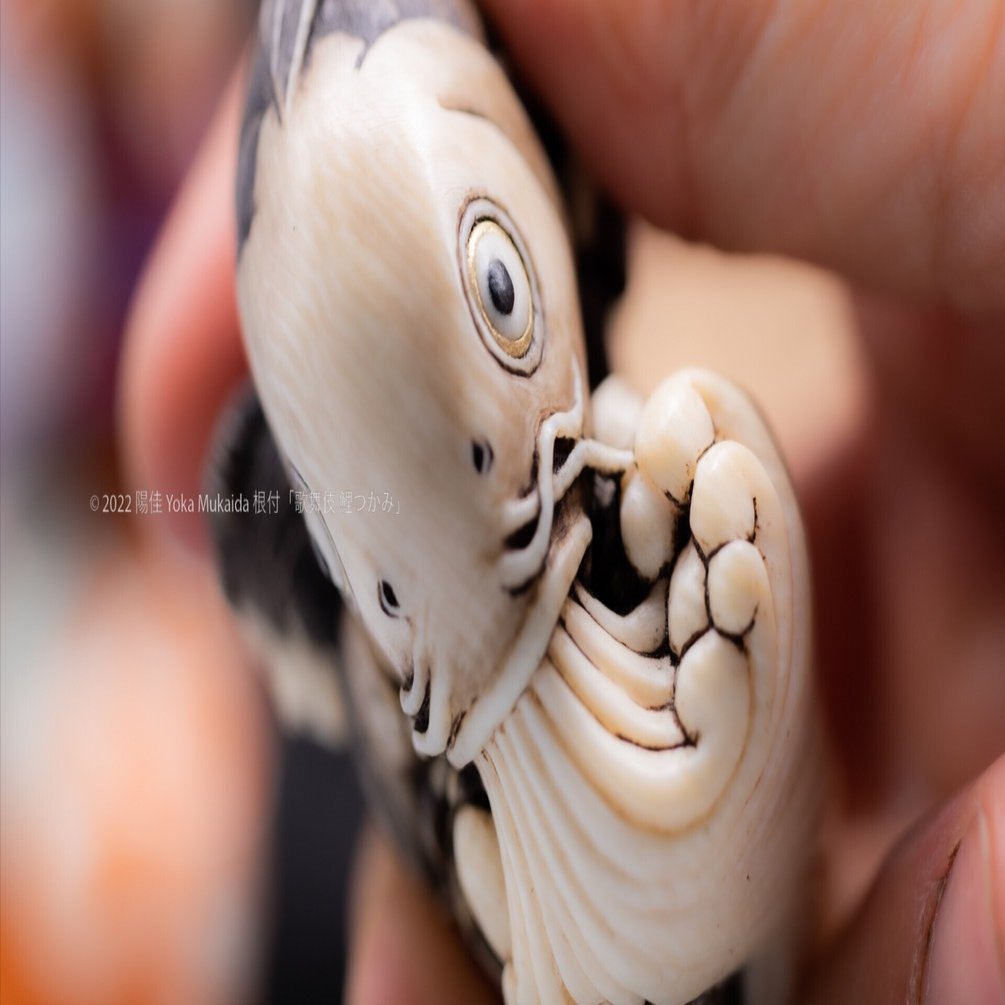 朽ちた黒柿の振り子時計 動作品です。 3面ガラス張り 木彫 壁掛け 油差し付き 朽ちた黒柿の振り子時計 動作品です。 3面ガラス張り 木彫 壁掛け 油差し