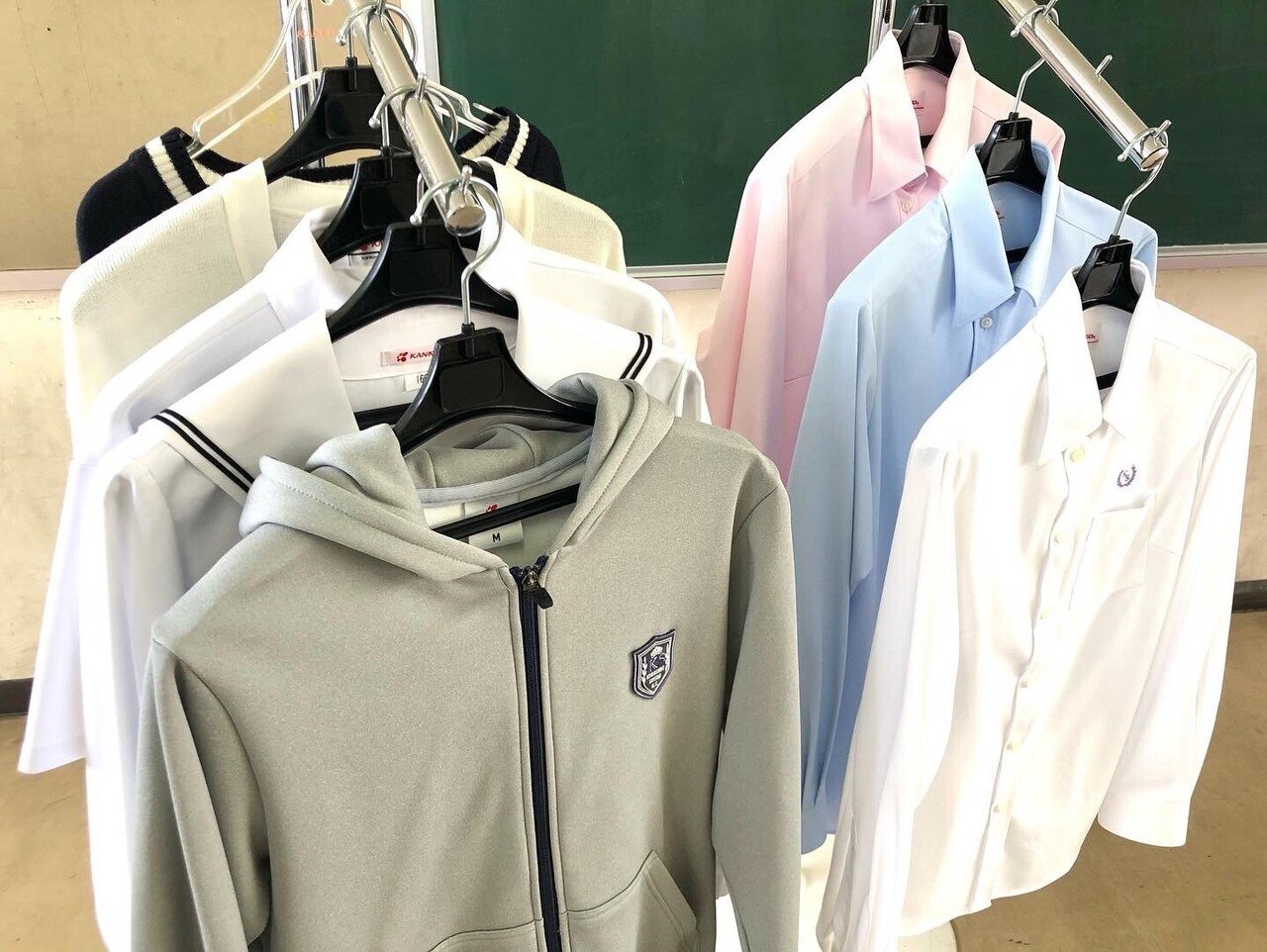 倉敷翠松高校　男子制服　ポロシャツ、パーカーセット　美品 倉敷翠松高校 男子制服 ポロシャツ、パーカーセット 美品