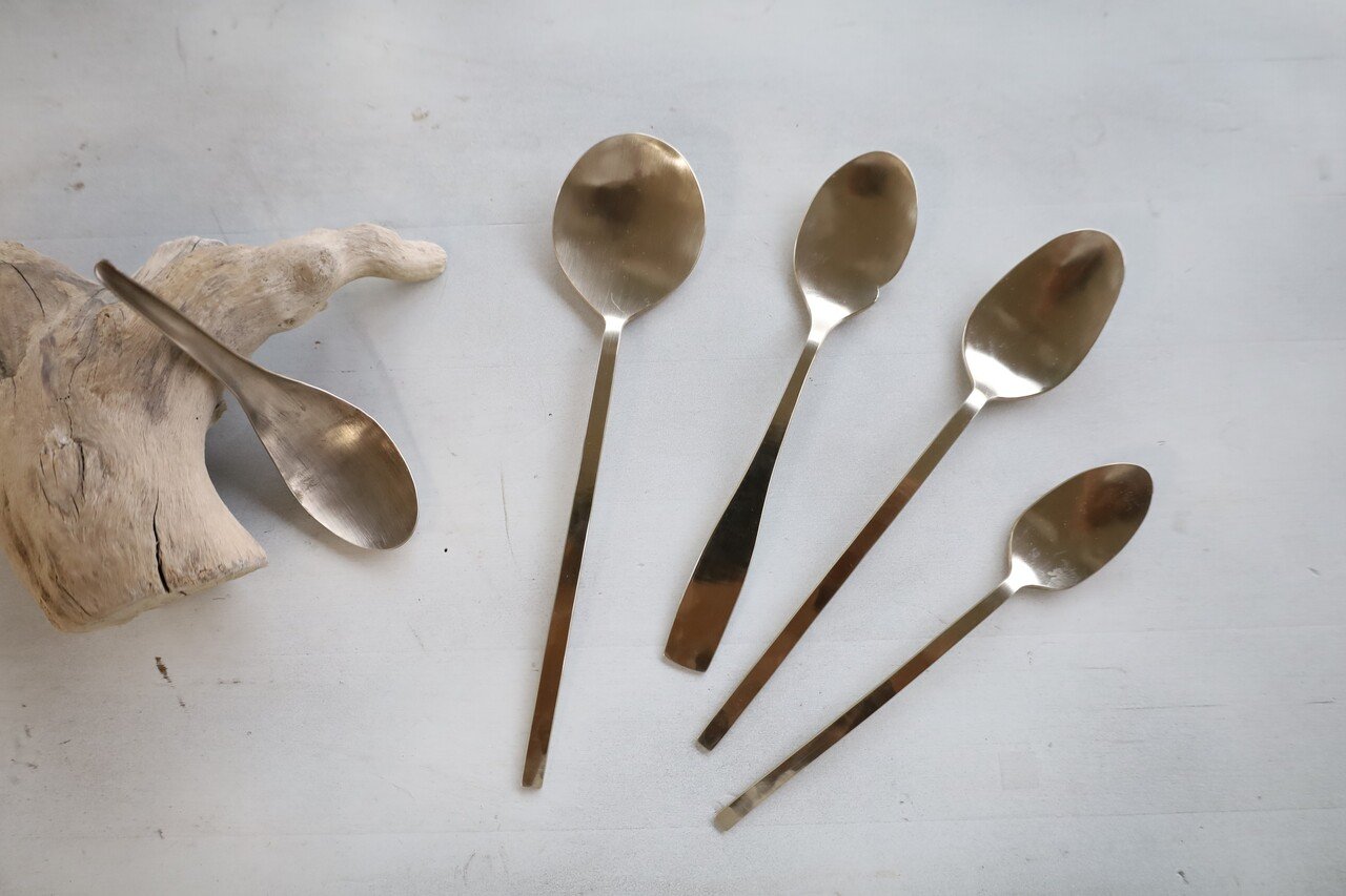 守田詠美さんのカトラリー｜almost white