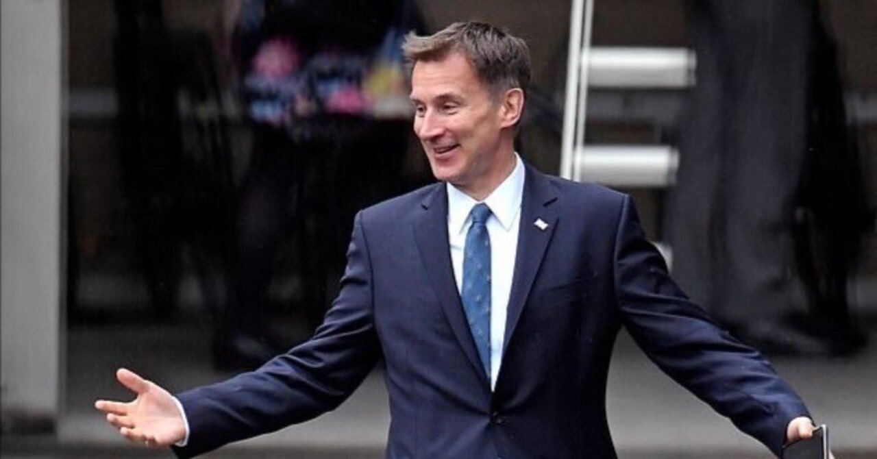 イギリスのトラス首相、クワーテング財務相を解任　後任にハント元外相。