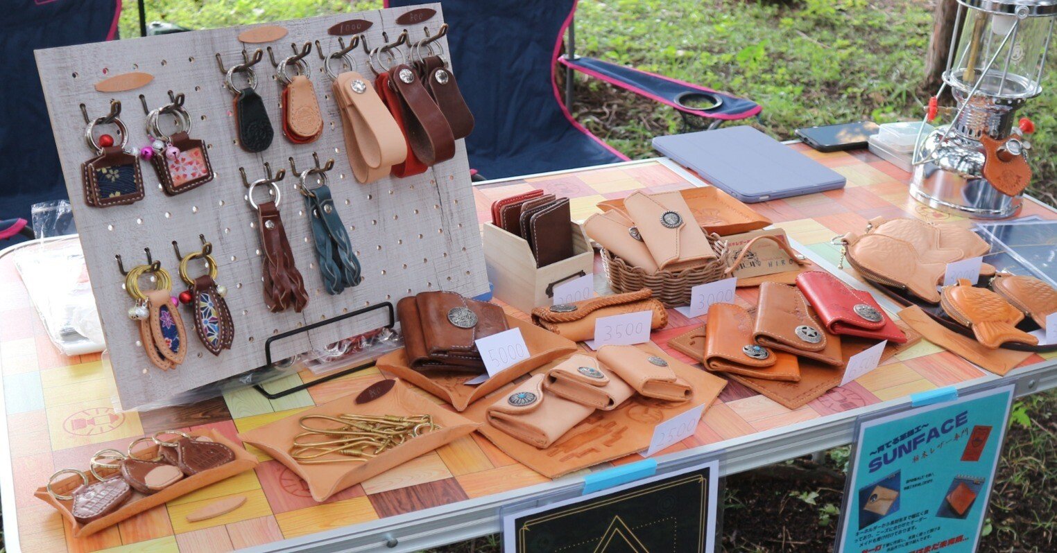 人工革 デザイン三線 美品 沖縄三線ベビー三線 スンチーレッド 人工皮4点セット Aセット | 楽器の