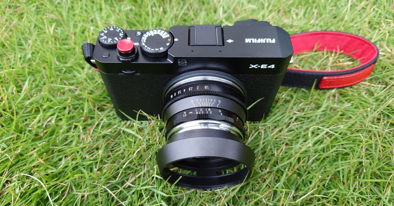 FUJIFILM X-E4 と Pergear 25mm F1.8 と Classic Neg｜あお