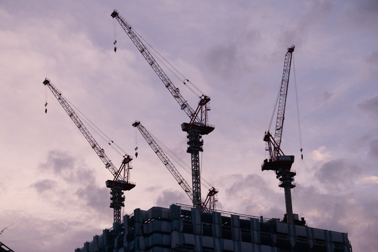 夕焼けの中のクレーン 400 稲垣純也 Note