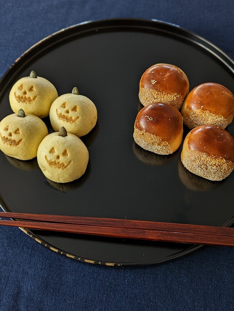 和菓子屋さんのハロウィンも定着したようですね。ということで今回も仙太郎のお菓子。