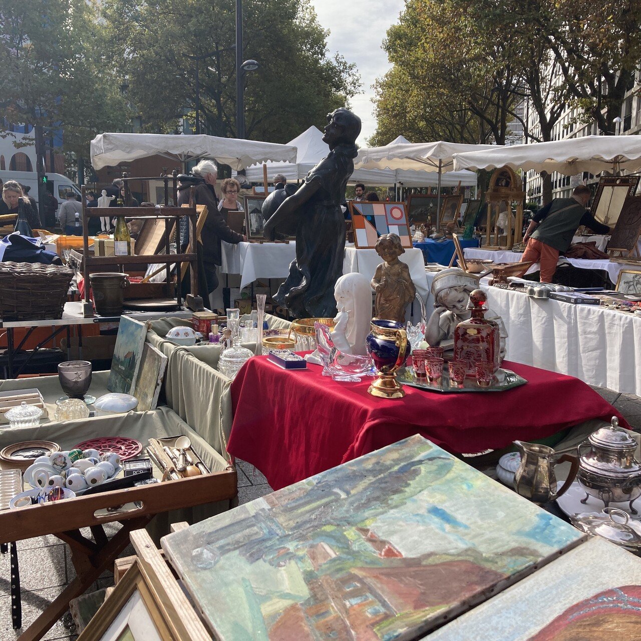 ヴァンヴの蚤の市（Les puces de Vanves）：アンティークなものが