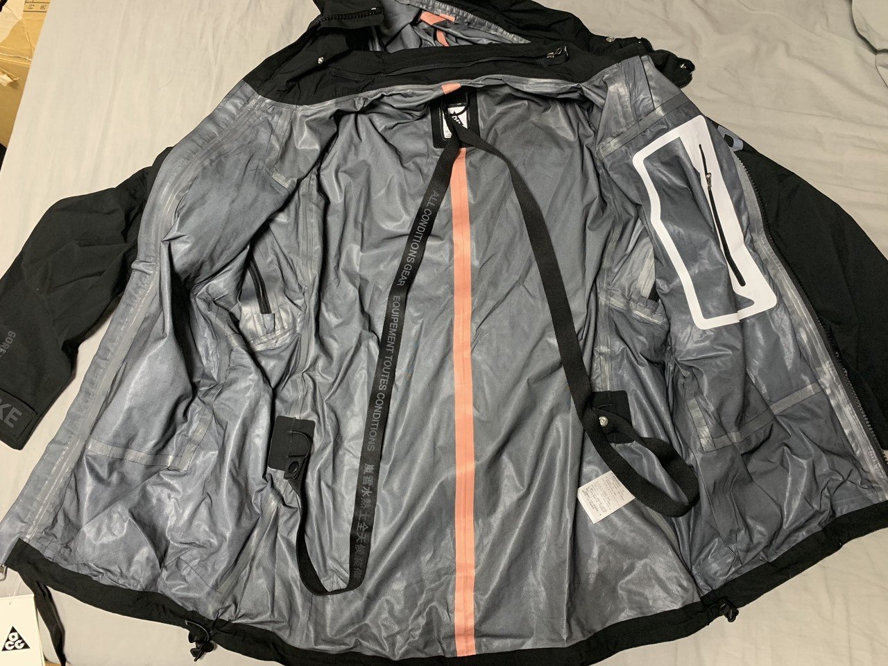 NIKE LAB ACG GORE-TEX Alpine Jacket 偽物 (Fake) 見分け方 NIKE LAB ACG GORE-TEX Alpine Jacket 偽物 (Fake) 見分け方
