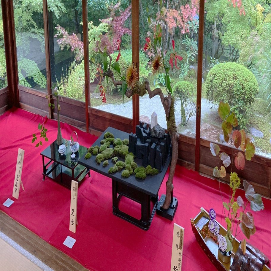 ほんのりと紅葉色づく京都でいけばな展 （南禅寺天授庵・ウェスティン