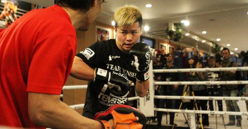 Rizin 那須川天心 今までに無い感情で試合に臨むのかなと思います 葛西裕一氏 天心は静止している中でリズムを刻めている 大晦日メイウェザー 戦に向け 米国合宿から帰国 公開練習 ゴング格闘技 Note