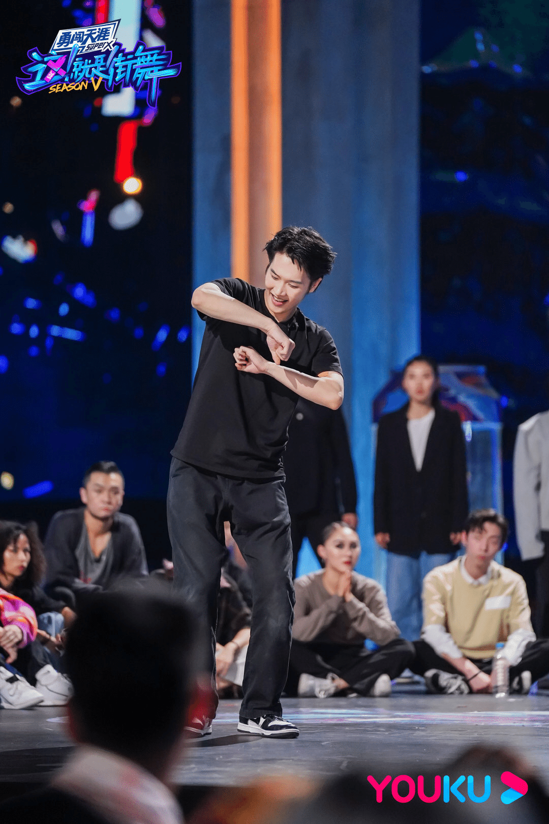 セール中【陳情令】王一博　LOMO缶　40枚入り　ストリートダンス　这就是街舞 Street Dance of China4、ダンスがかっこよくて素敵な番組だからみんな