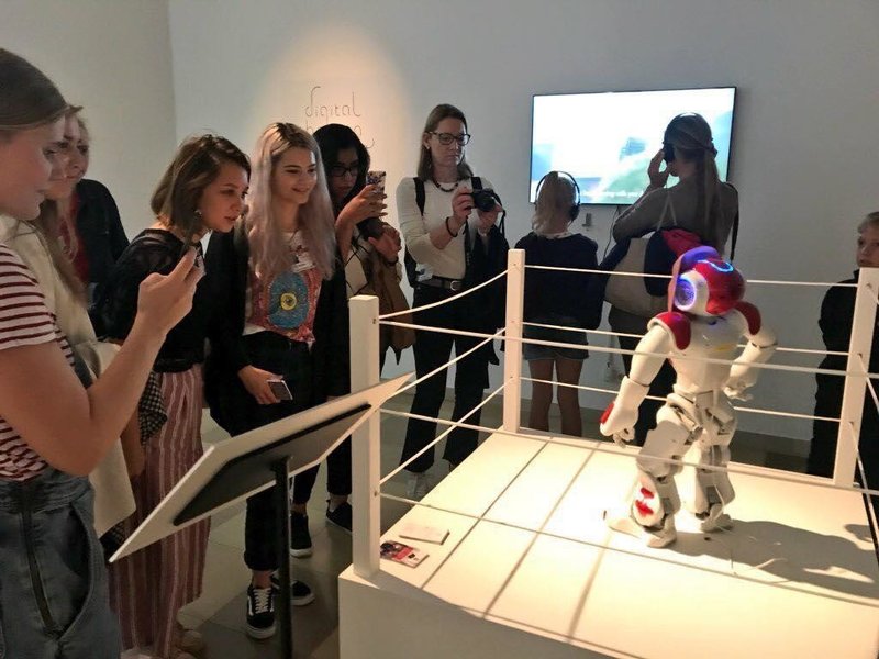 海外展開 英語だけではなく文化のローカライズも必要だった話 市原えつこ メディアアーティスト 海外展開 英語だけではなく文化のローカライズも必要だった話 市原えつこ メディアアーティスト