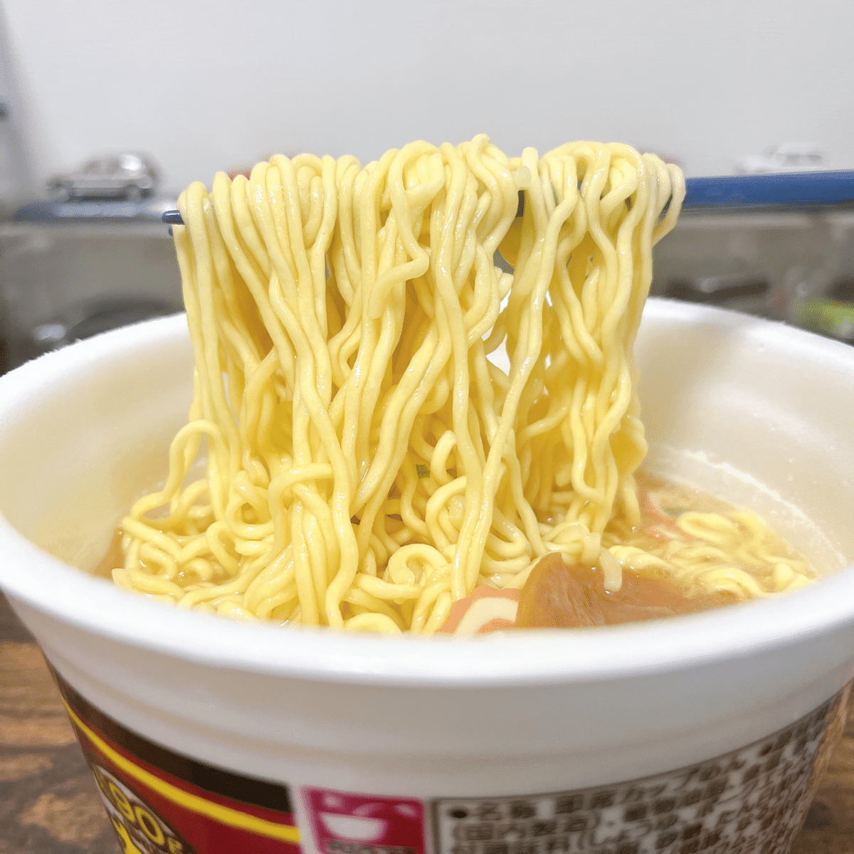 カップ麺格付け#104 マルちゃん ごつ盛り 豚骨醤油ラーメン