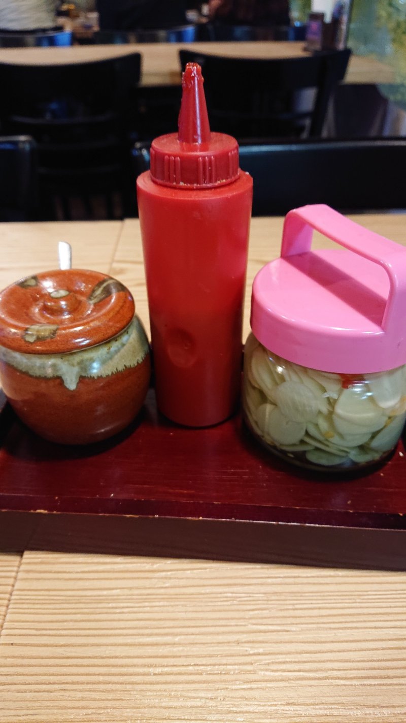 現地感ムンムンの店でタニシのブンを食べたよ じょいっこ Note