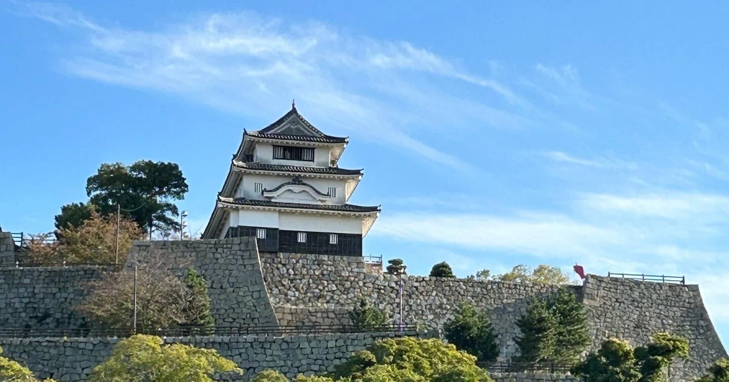 四国・瀬戸内の旅(1) 丸亀城編｜レコードが聴ける家