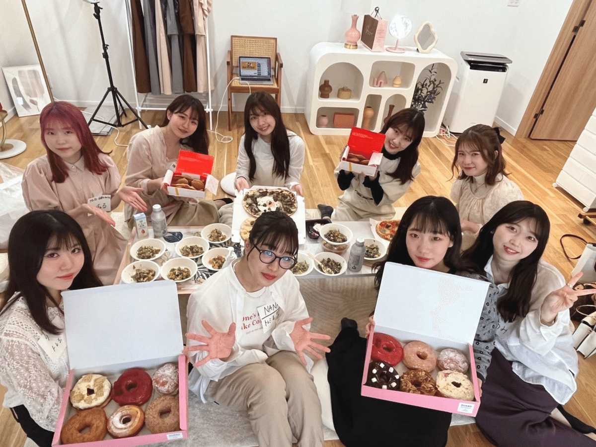 集団　女 