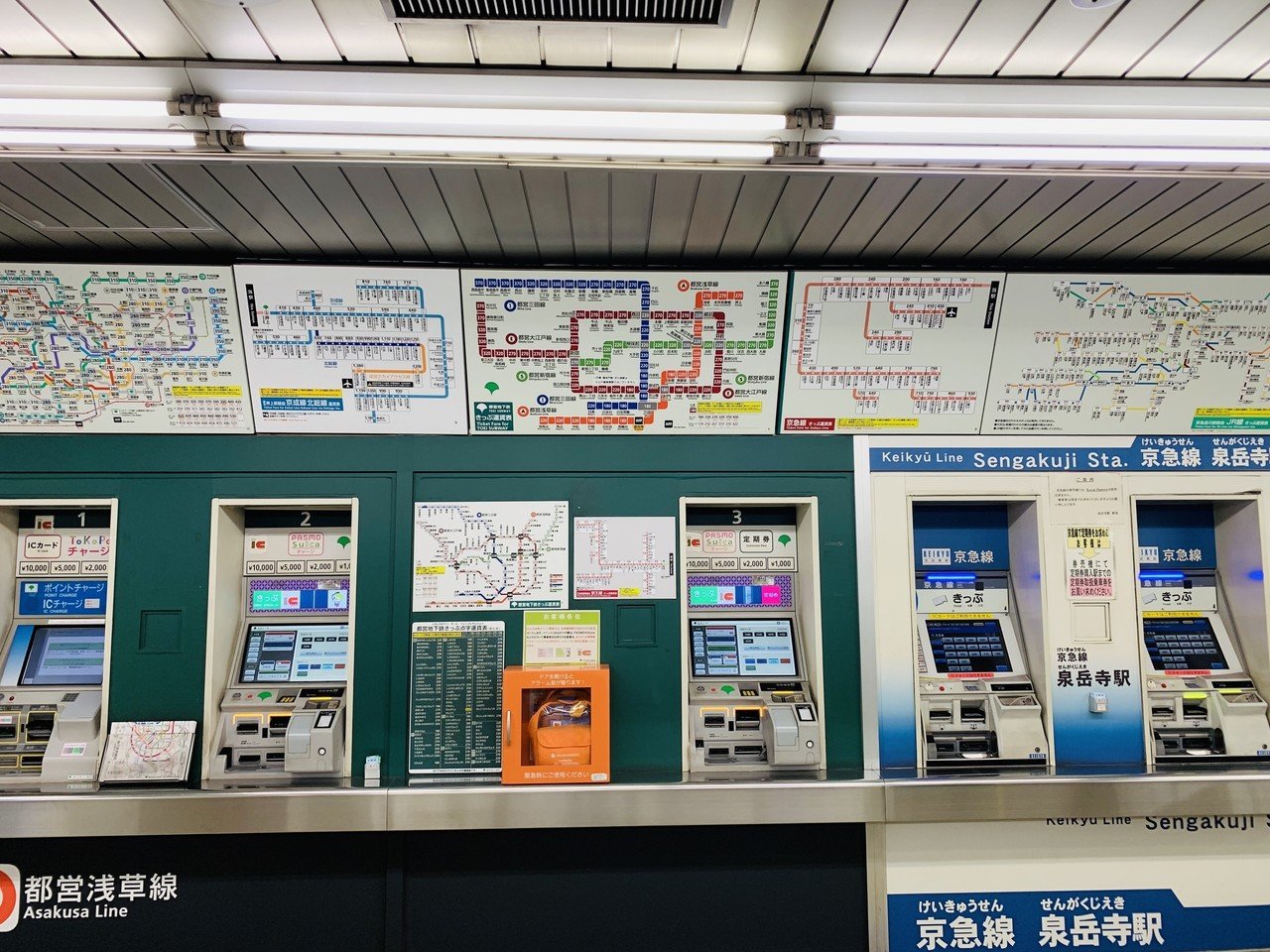 都営浅草線 泉岳寺駅で路線図を鑑賞する｜井上マサキ