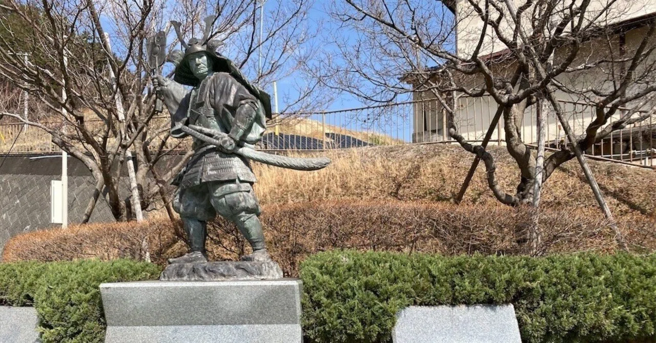武田勝頼の最後を巡る日帰り旅、新府城と景徳院 [続日本100名城][山梨