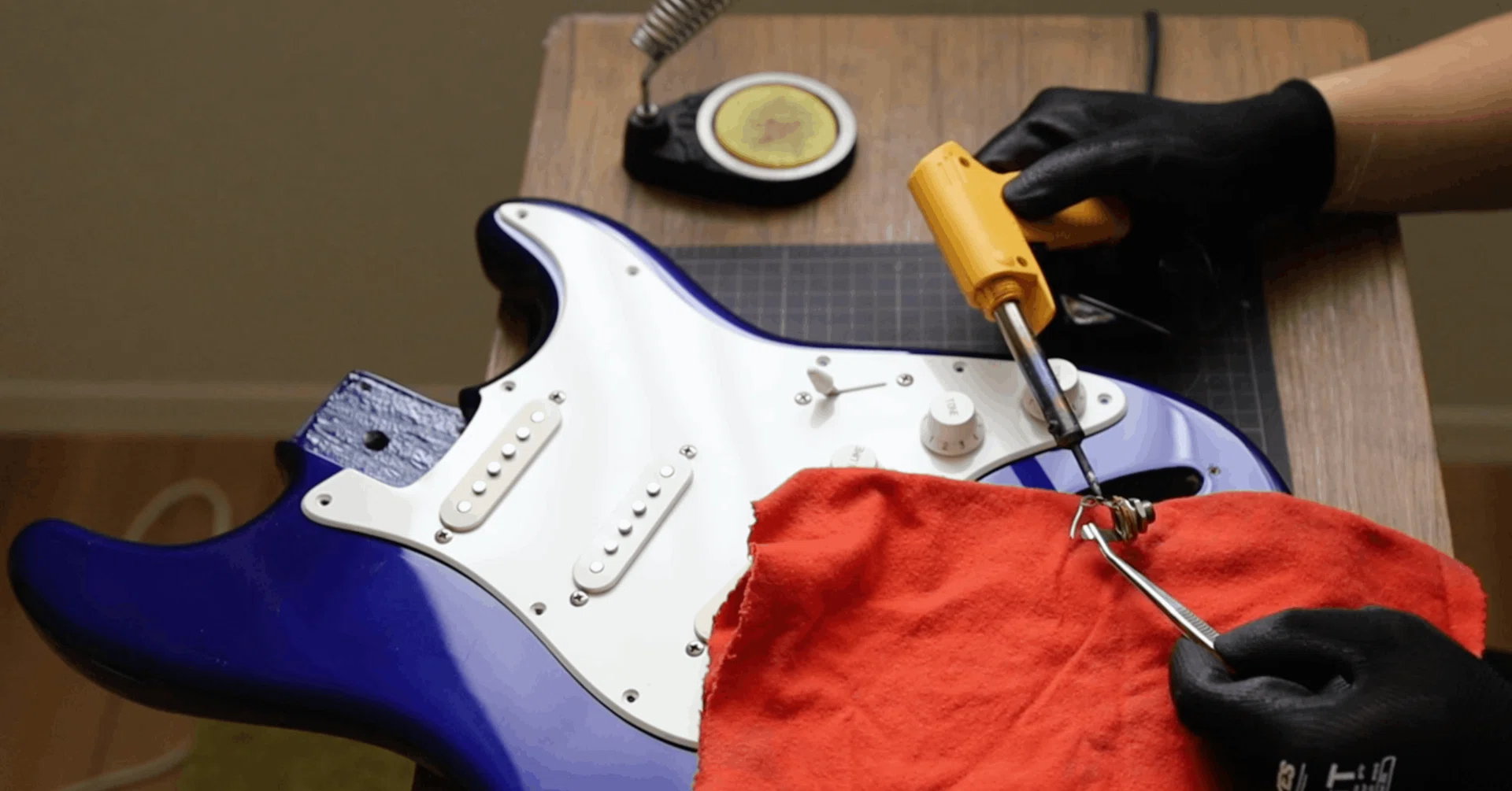 Squier Affinity Stratocaster メンテナンス品 Squier Affinity Series Stratocaster 2004のリペア｜Croquetteギター