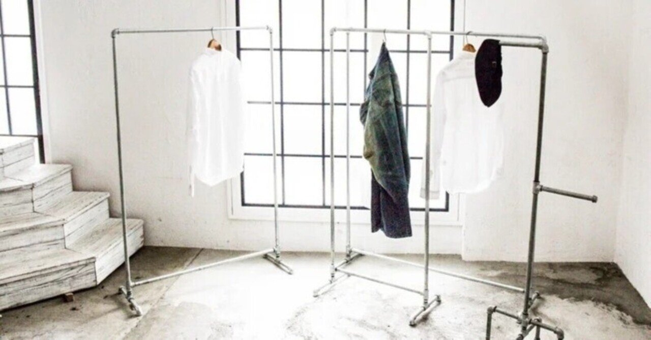 見せる収納で解決！嵩張るアウターもおしゃれにかけられる 〈b2c