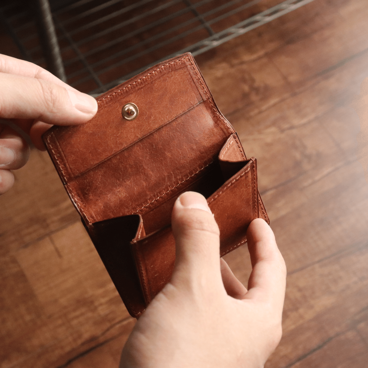 カード収納可能なマルチコインケース「Hourglass」｜BRUSH