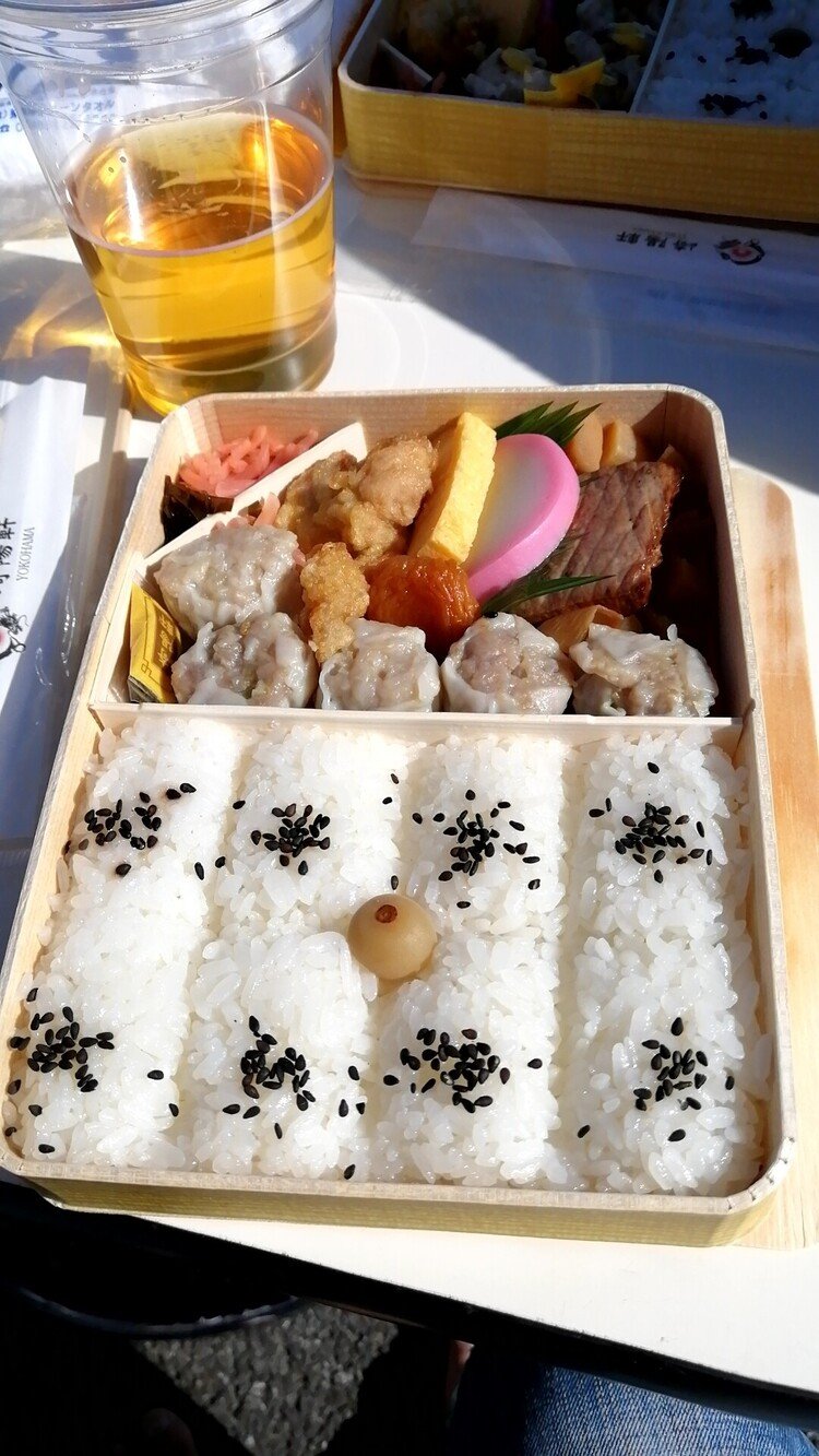 今日は江ノ島のイベントにて楽屋弁当を頂いた。崎陽軒のシウマイ弁当だ！