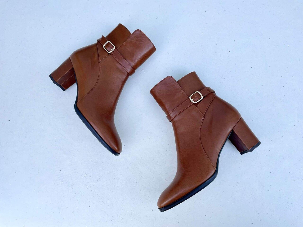 【新品未使用】REGAL ブラウンバックルショートブーツ REGAL新作ブーツで過ごす、冬のスカートスタイルご提案します＊｜REGAL