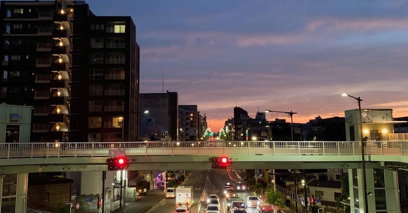 富ヶ谷交差点の歩道橋から切り取った宇宙の写真集。