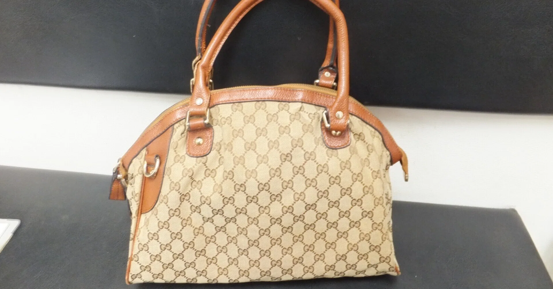GUCCI ショルダーバッグ GGキャンバス 223974 8526 真贋情報