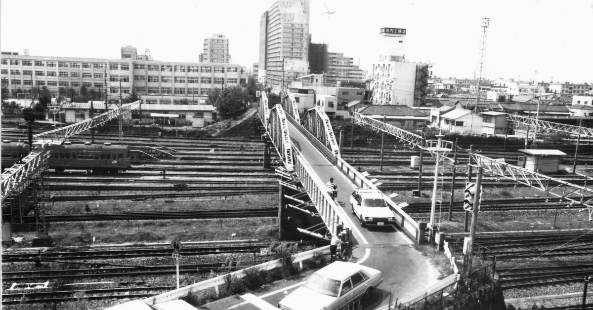 昭和レトロ:私鉄&国鉄駅が隣接する地方路線と跨線橋風景 71znikxQeCL._UF350,350_QL50_.jpg