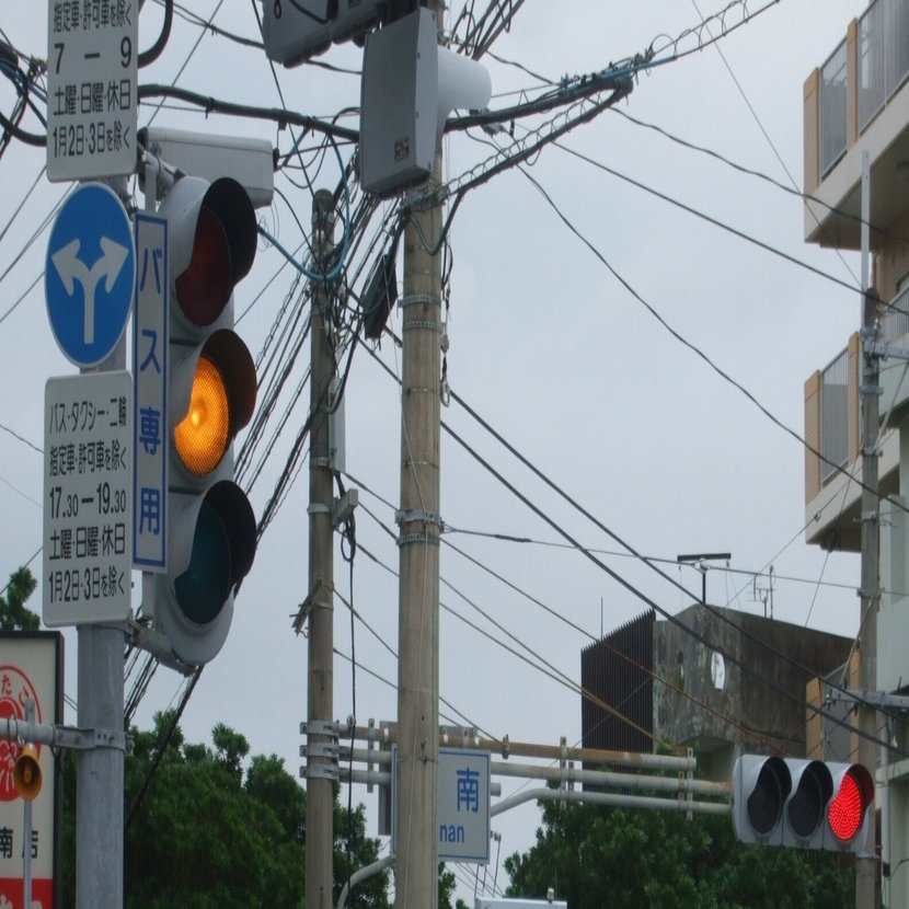 沖縄県内に2つあるバス専用信号機｜昔の沖縄の路線バス