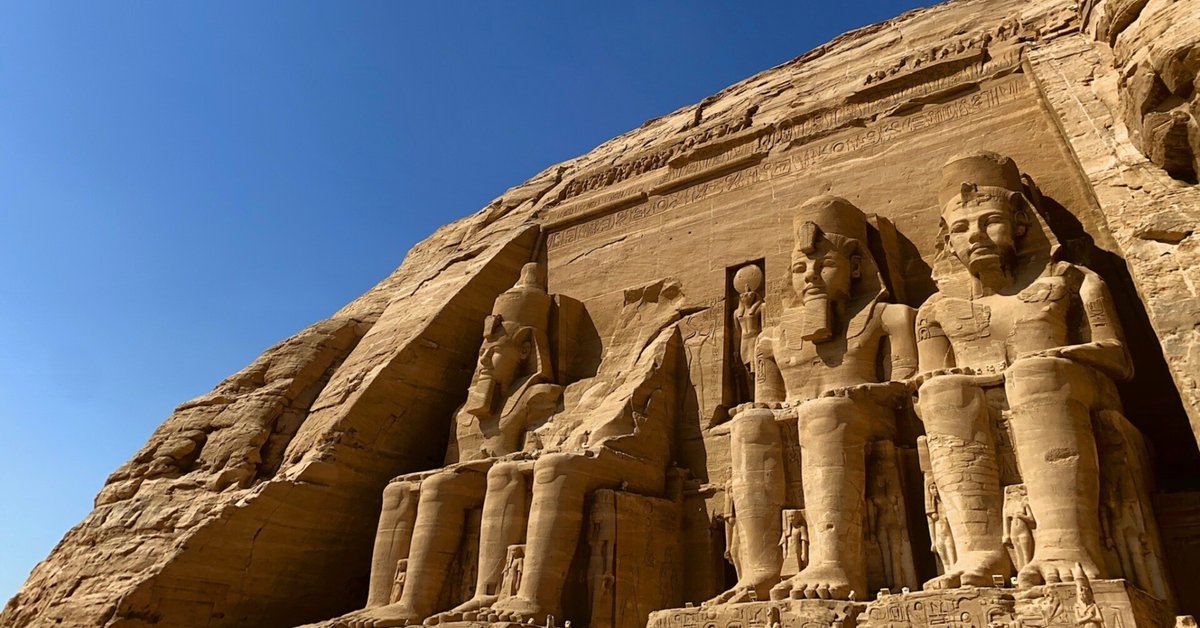 エジプト旅行④ l 巨大岩窟アブシンベル神殿。これを移築したと