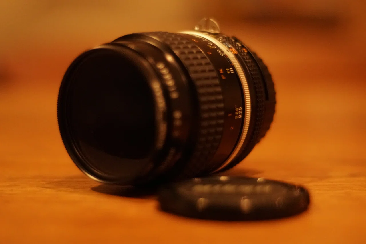 AI Micro-Nikkor 55mm f/2.8Sという魔法｜タカハシコウキ