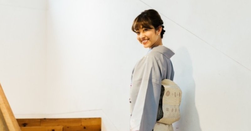 振り返る人 オア明奈 人生を祝うプロデューサー note