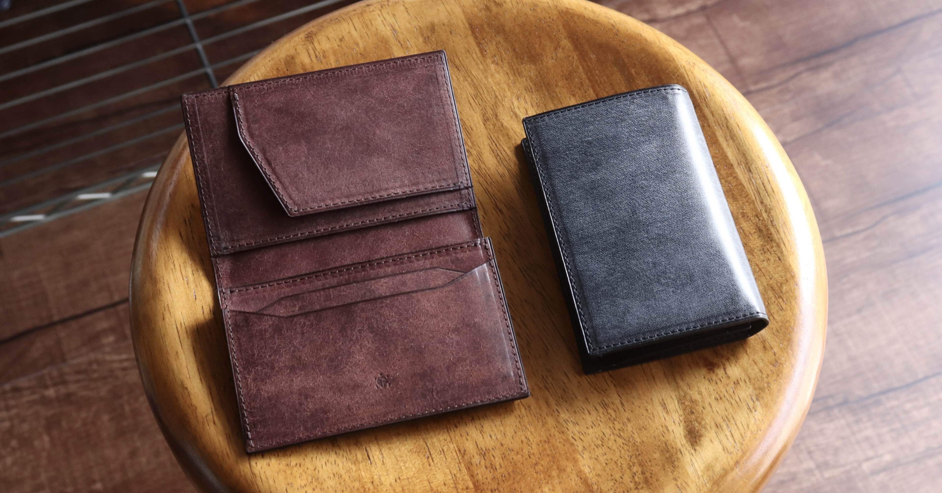 【さかも】本革名刺入れマルゴー| ブラック＆ブラウン ブライドルレザー】スリムな名刺入れ SAYA｜BRUSH