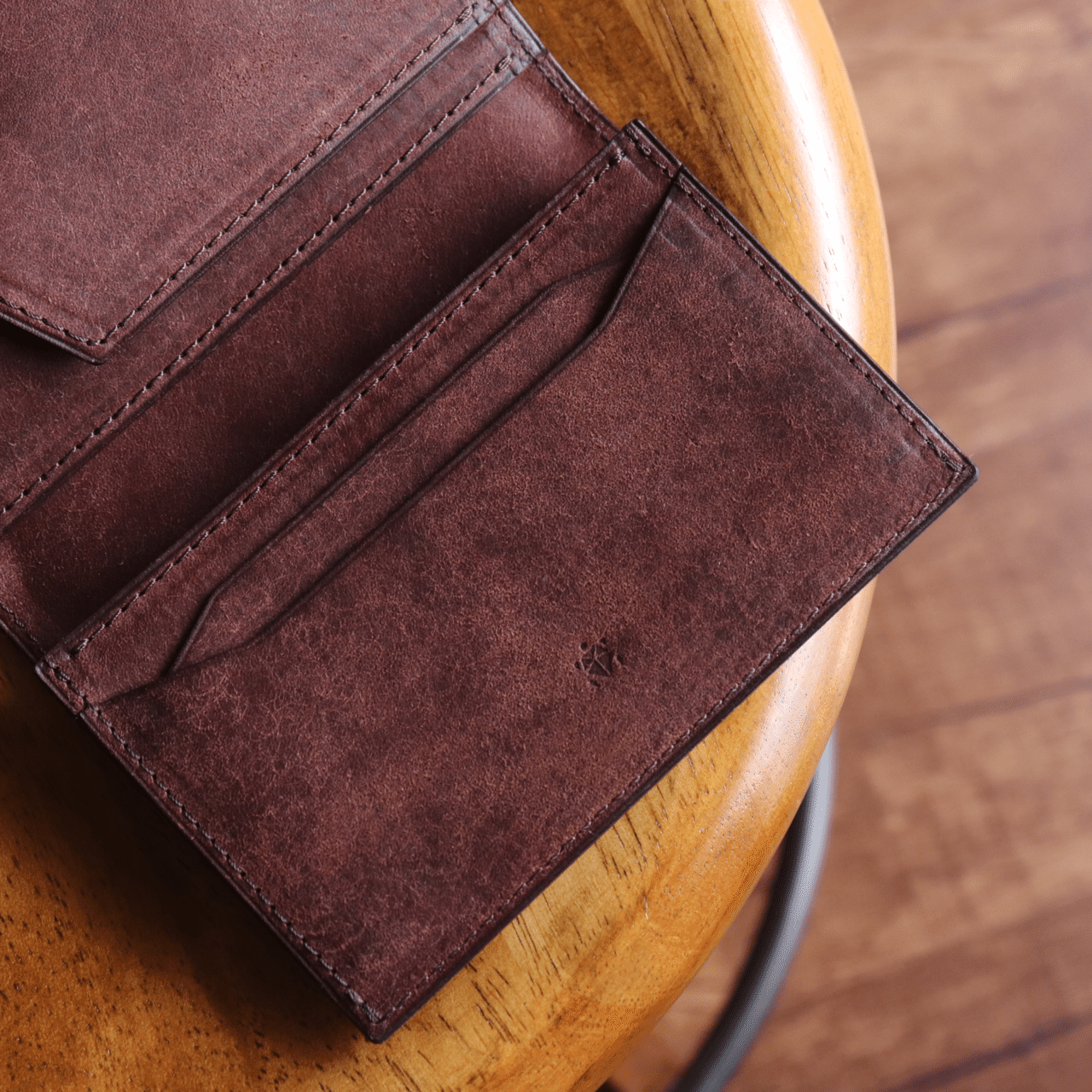 【さかも】本革名刺入れマルゴー| ブラック＆ブラウン ブライドルレザー】スリムな名刺入れ SAYA｜BRUSH