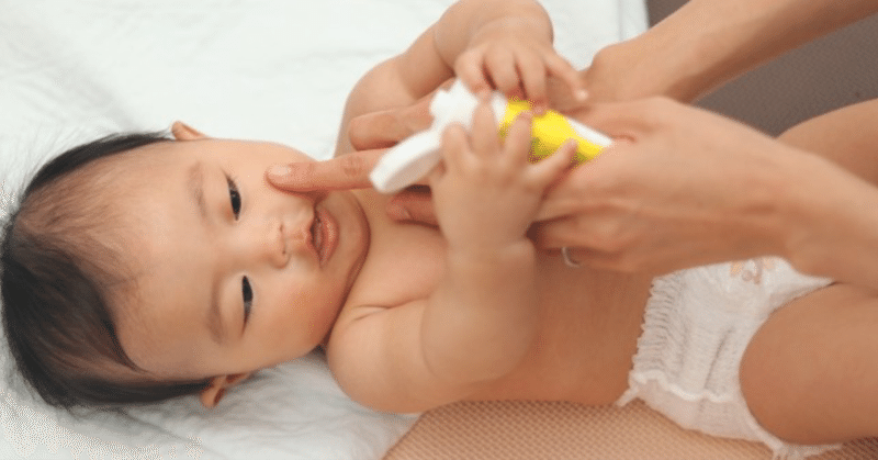赤ちゃんの肌トラブルに悩むママ必見！アトピー性皮膚炎の発症を予防する保湿の方法☘️