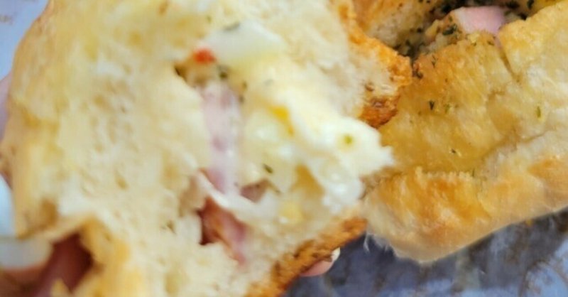 食いしん坊カーさんの創作レシピ ❤~ポテトとベーコンのガーリックパン~