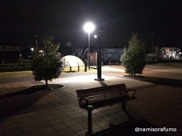 公園の街路灯 ナミソラフウモ Note 公園の街路灯 ナミソラフウモ Note