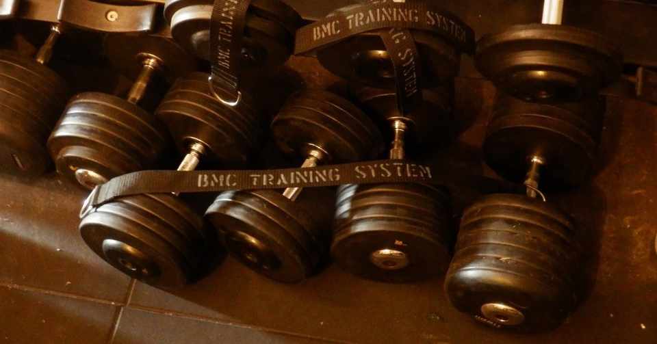 ワンハンドフレンチプレス 上腕三頭筋 二の腕 ダンベルを使った筋