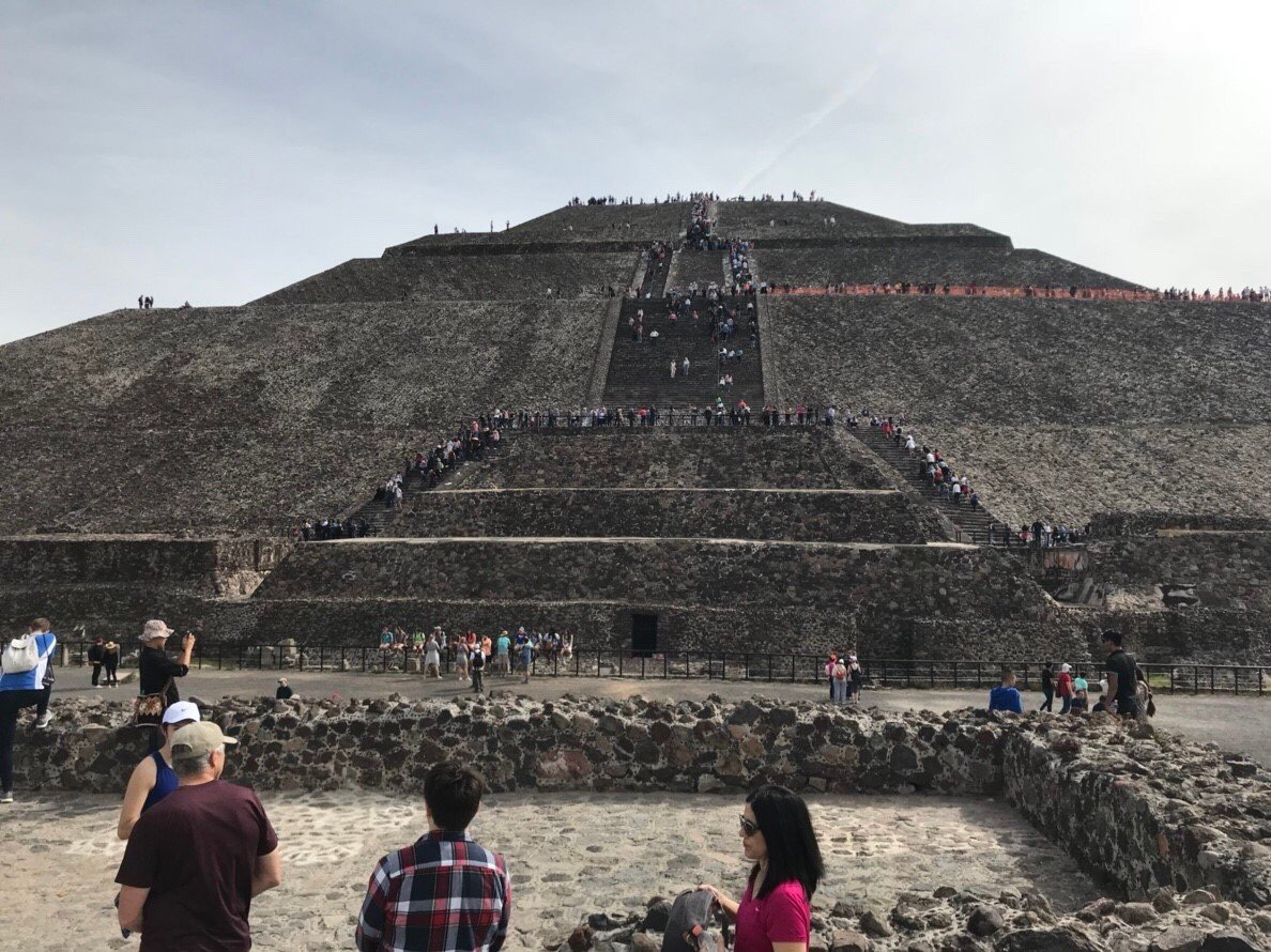 ペルー メキシコ遺跡巡りの旅 テオティワカン遺跡 太陽と月のピラミッド 死者の道 Odette Note