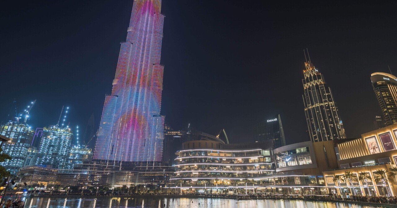 アラブ首長国連邦🇦🇪ドバイ ブルジュハリファに映る文字